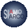 UN CERCHIO CARATTERIZZATO DA UN LOGO CIRCOLARE BLU CHE SFUMA VERSO IL CHIARO AL CENTRO DANDO UN EFFETTO DI SFERICITÀ, AL CENTRO C'È SCRITTO SI (IN STAMPATELLO BIANCO, ALTO DUE RIGHE) AMO (IN STAMPATELLO, A IN ROSSO, MO IN BIANCO, SULLA RIGA SOPRA) ARCO (IN STAMPATELLO NERO, SULLA RIGA SOTTO).